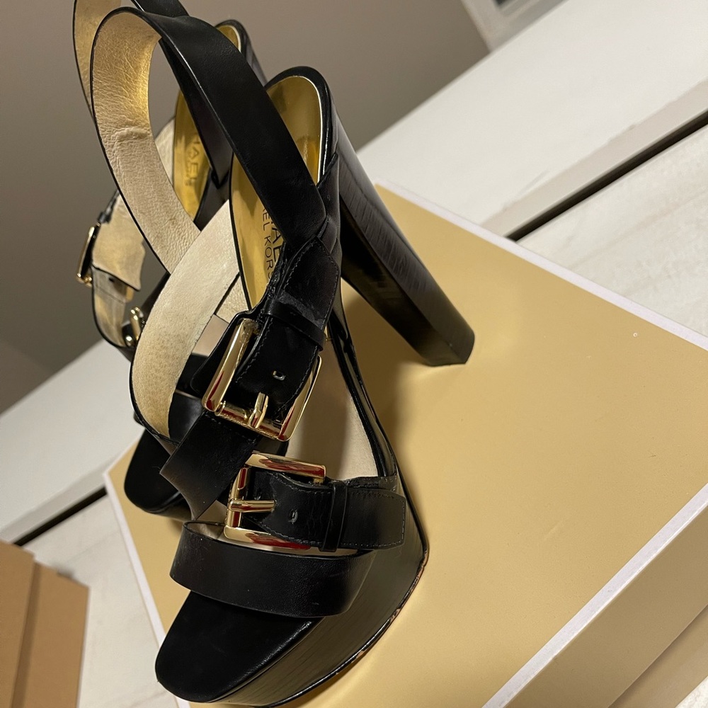 Michael Kors Platform Sandal Heel with Buckles (7.5)